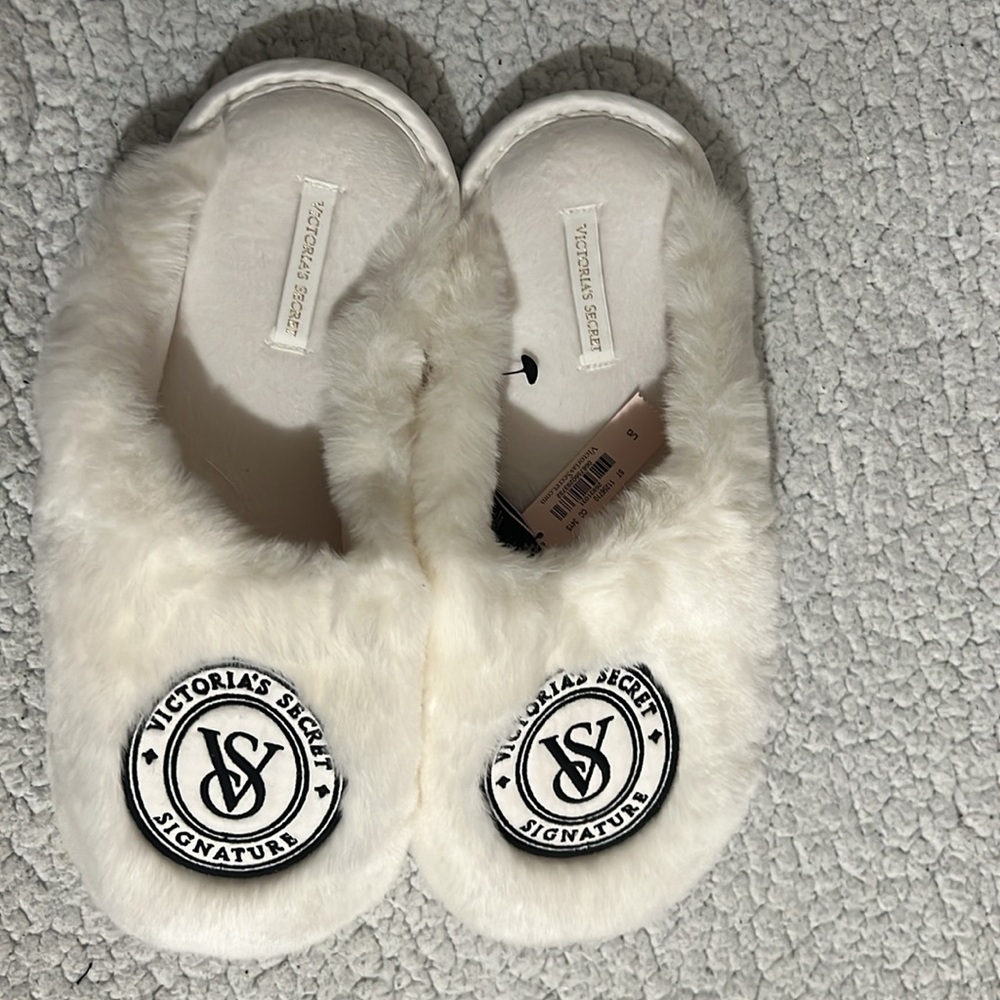 NWT Victoria’s secret Signature white faux fur Slippers size L - Picture 3 of 7